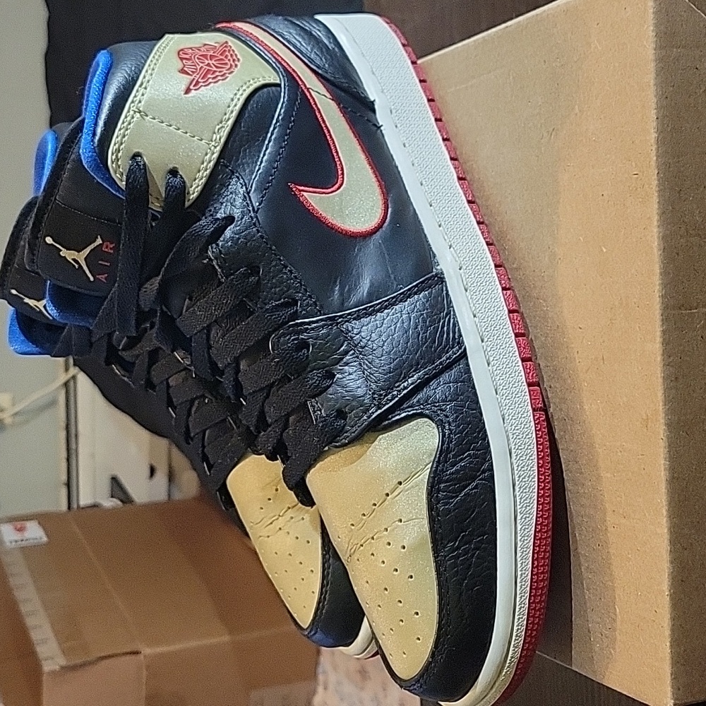 Jordan 1 Mid Rare "Black Gold Red" (2013) Mens 10 Womens 11.5 EUC - Picture 2 of 10